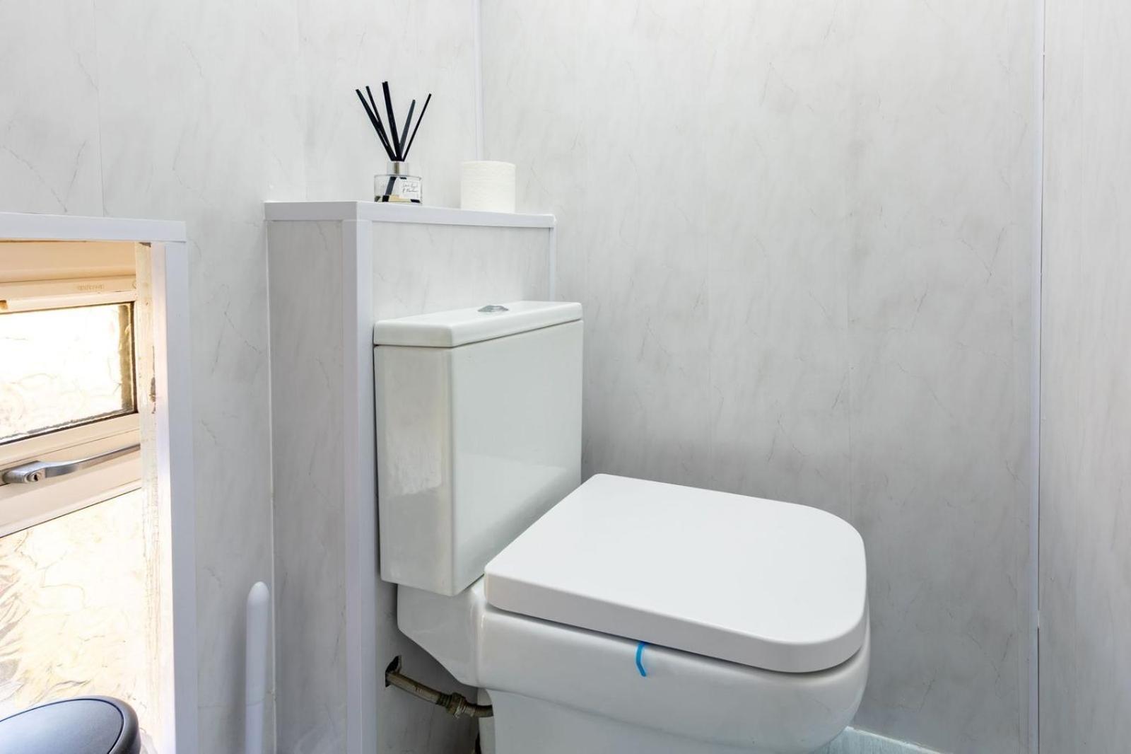 Vakantiehuis Spacious 3 Bedroom In - Free Parking