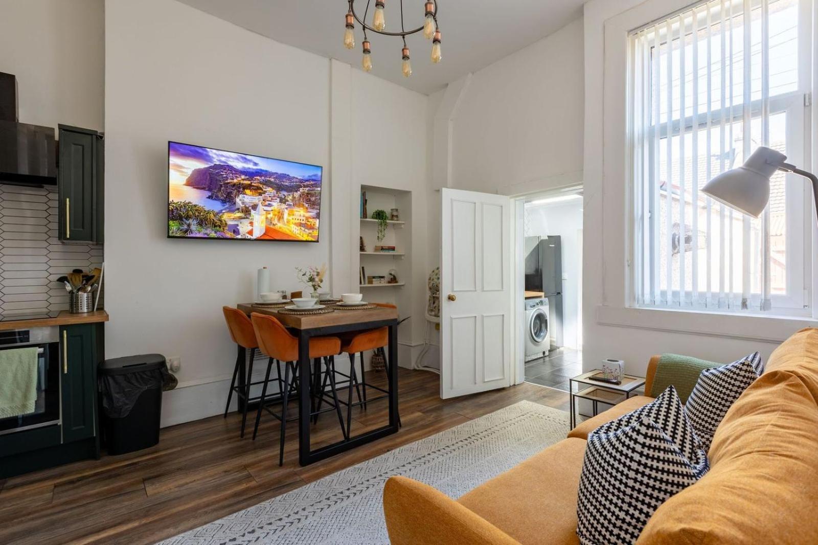 Vakantiehuis Spacious 3 Bedroom In - Free Parking *