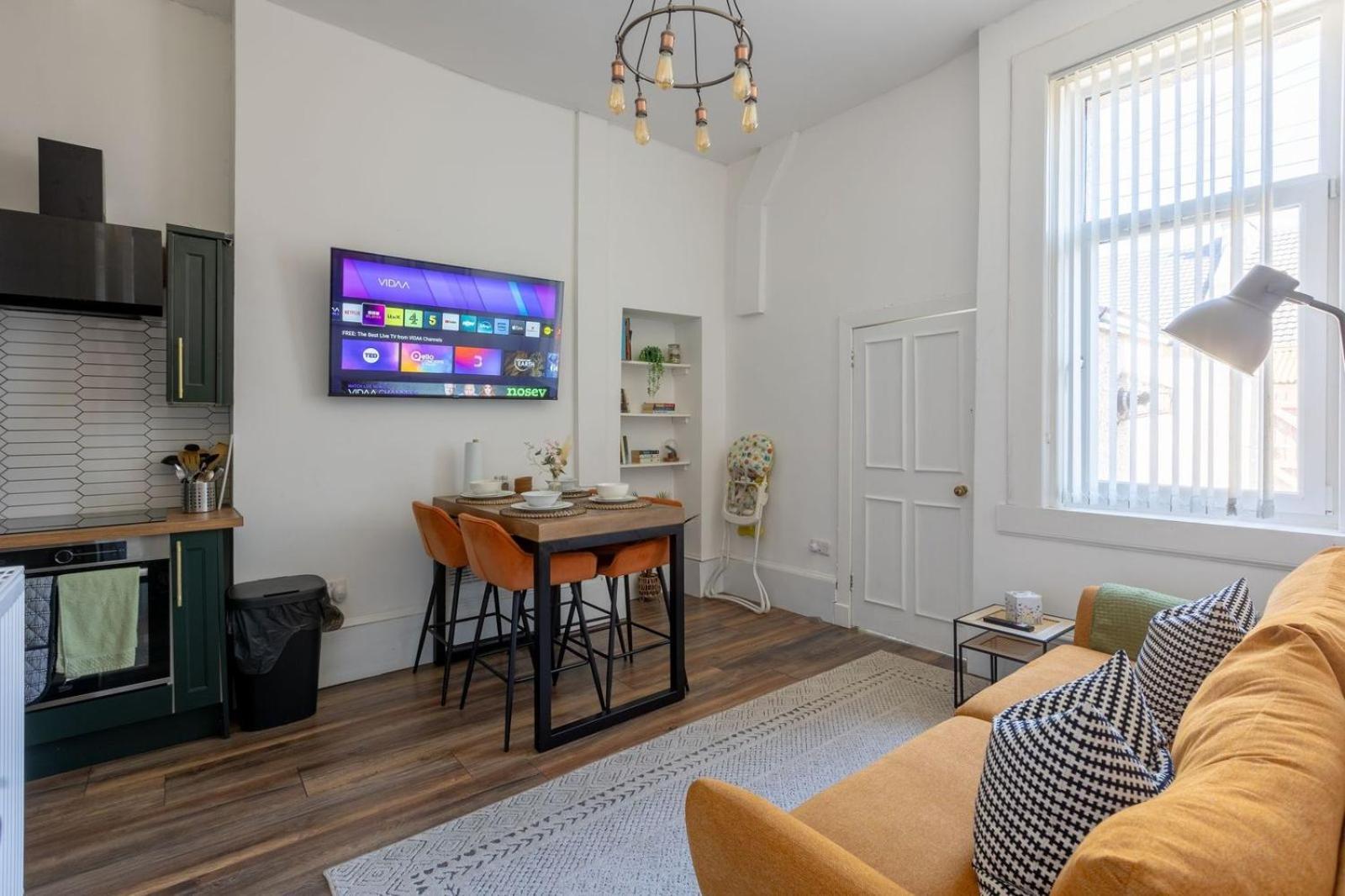 Vakantiehuis Spacious 3 Bedroom In - Free Parking *