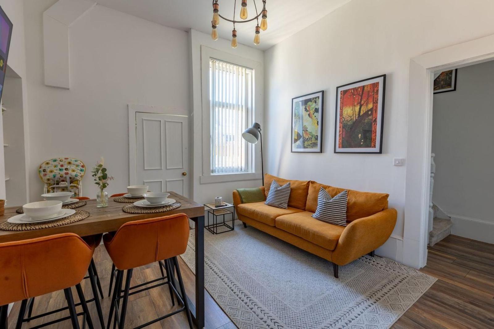 Vakantiehuis Spacious 3 Bedroom In - Free Parking *