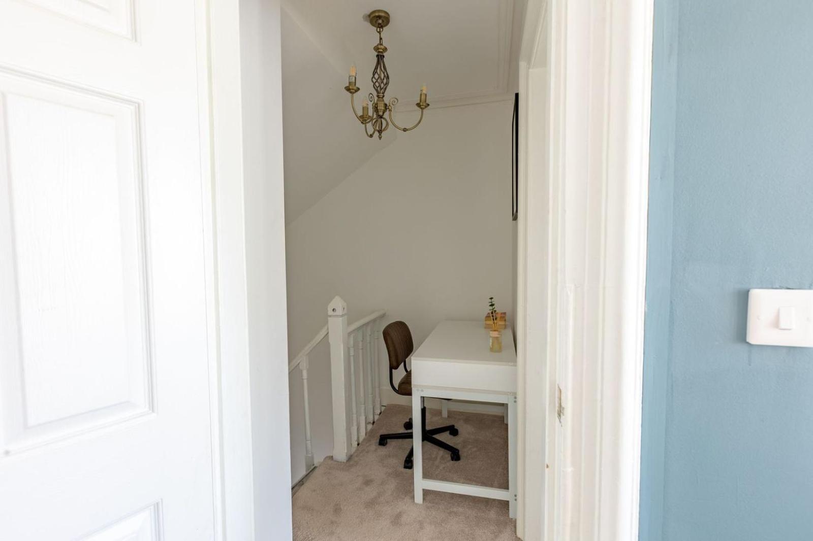 Vakantiehuis Spacious 3 Bedroom In - Free Parking