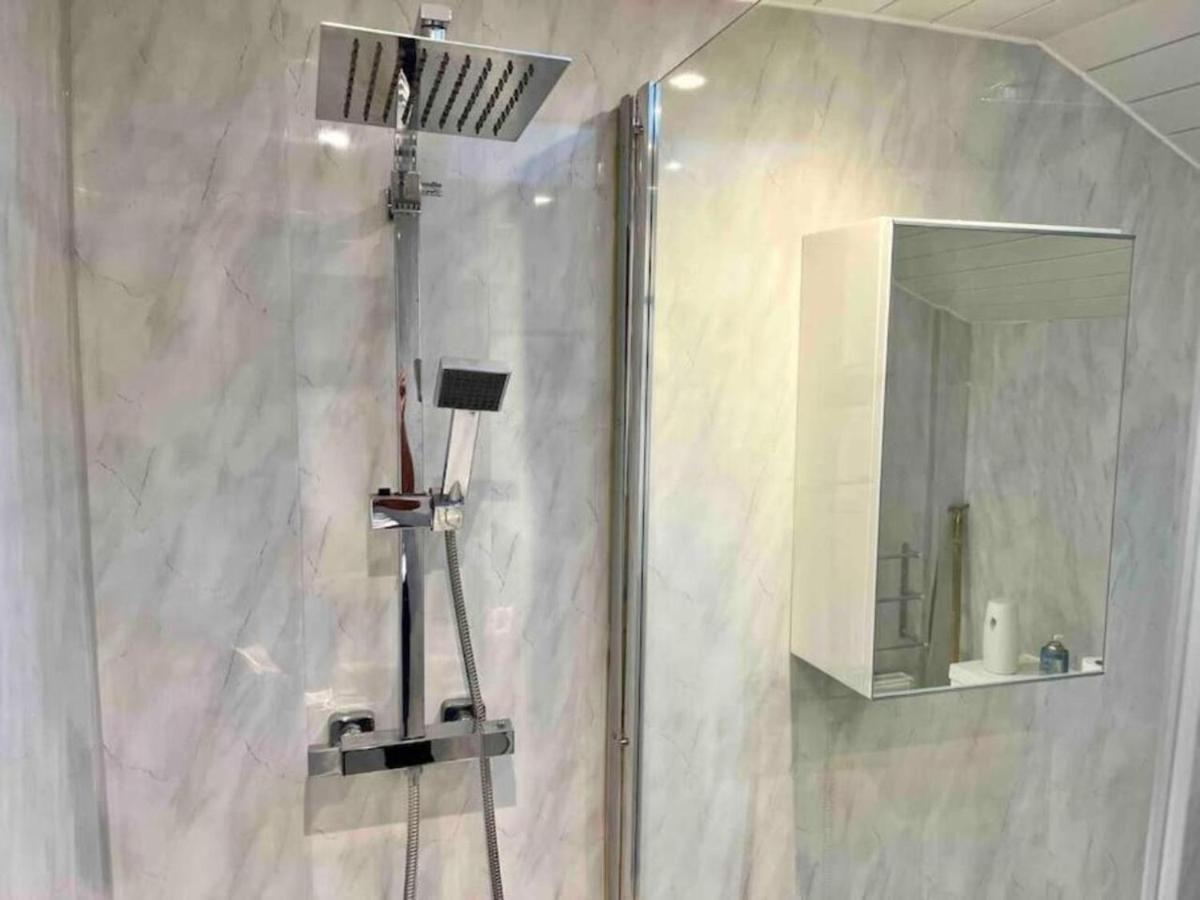 Spacious 3 Bedroom In - Free Parking Casa vacanze *